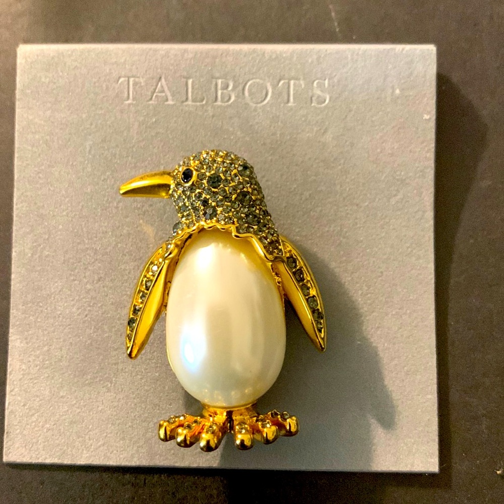 Talbots penguin brooch, pin, rhinestones set in gold with large pearl